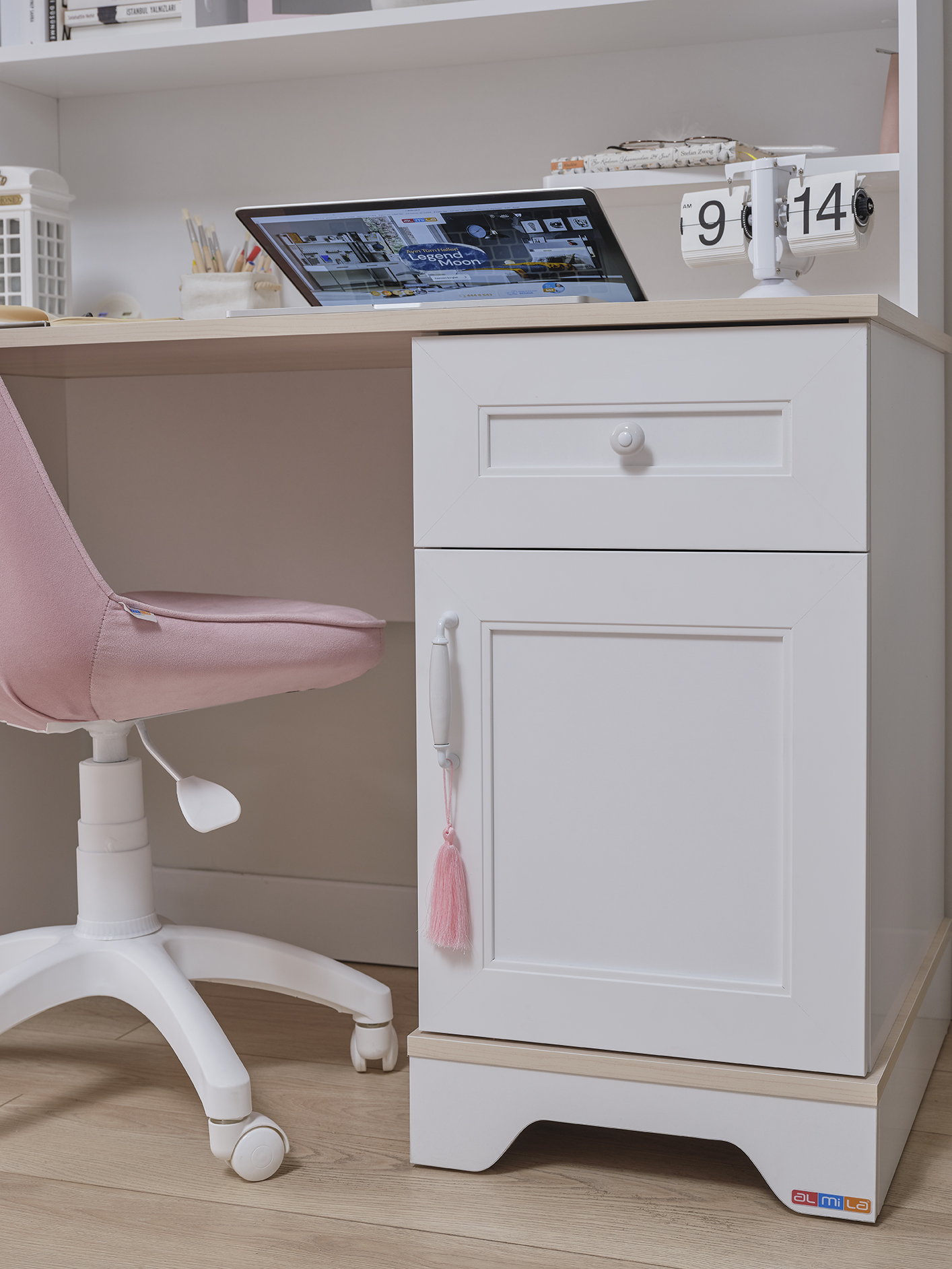 Almila Schreibtisch Bright mit LED Baby & Kind Babyartikel Baby & Kindermöbel Kinderschreibtische 