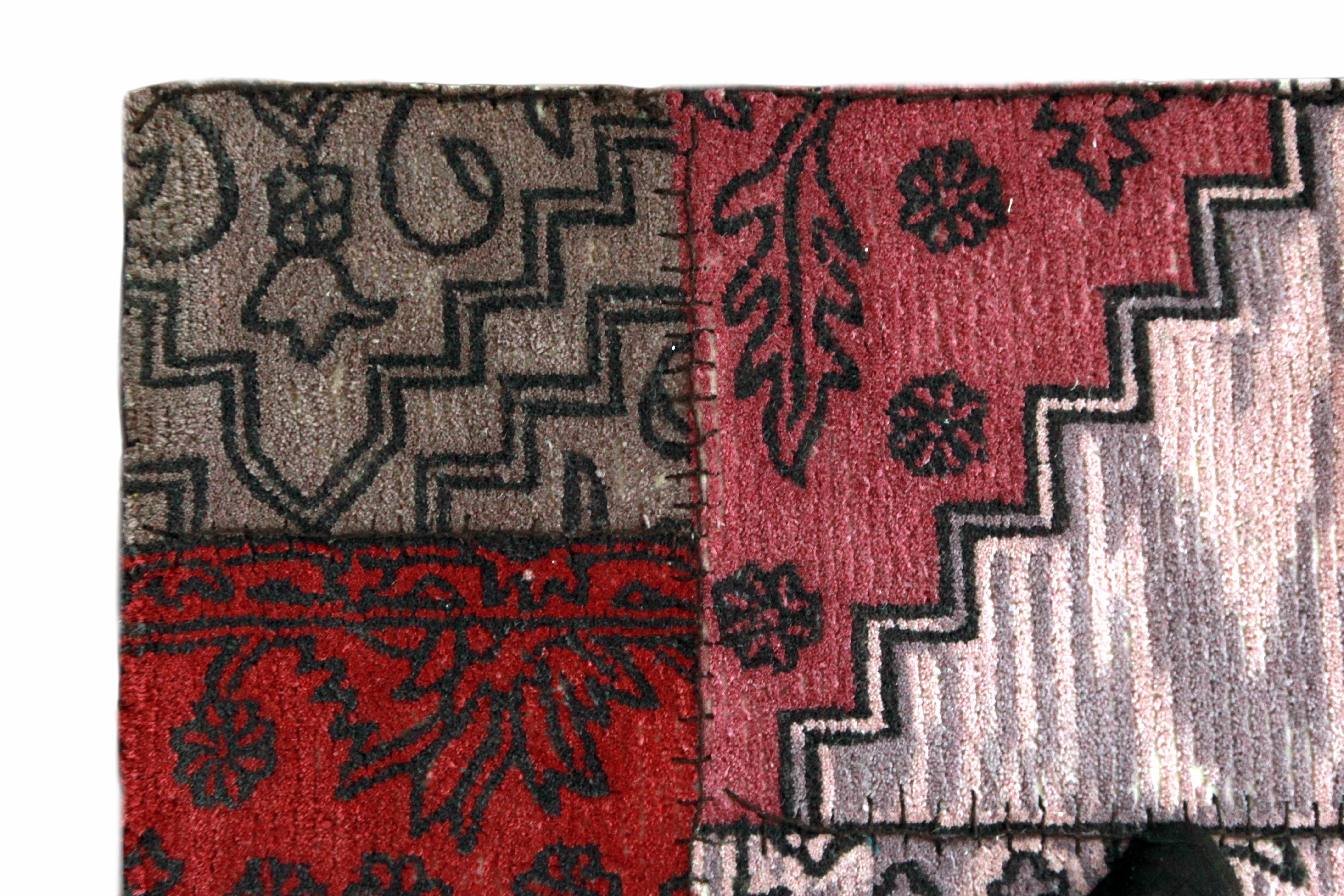 Teppich Pink Minor aus Wolle mit schwarzem Dekor