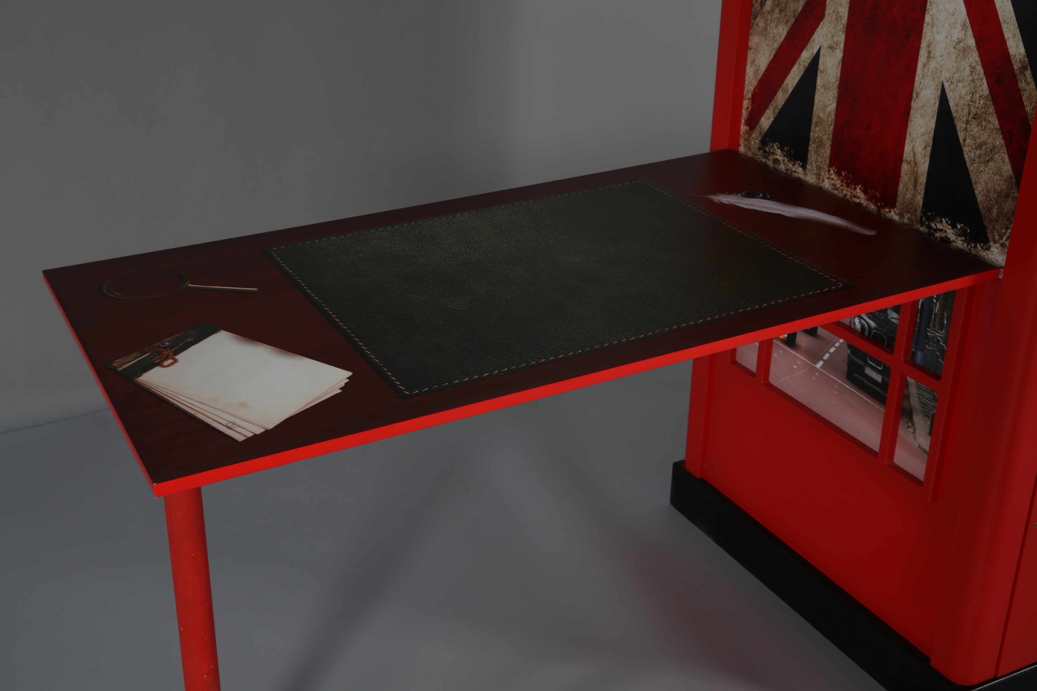 Design Kleiderschrank Telefonzelle mit Schreibtisch