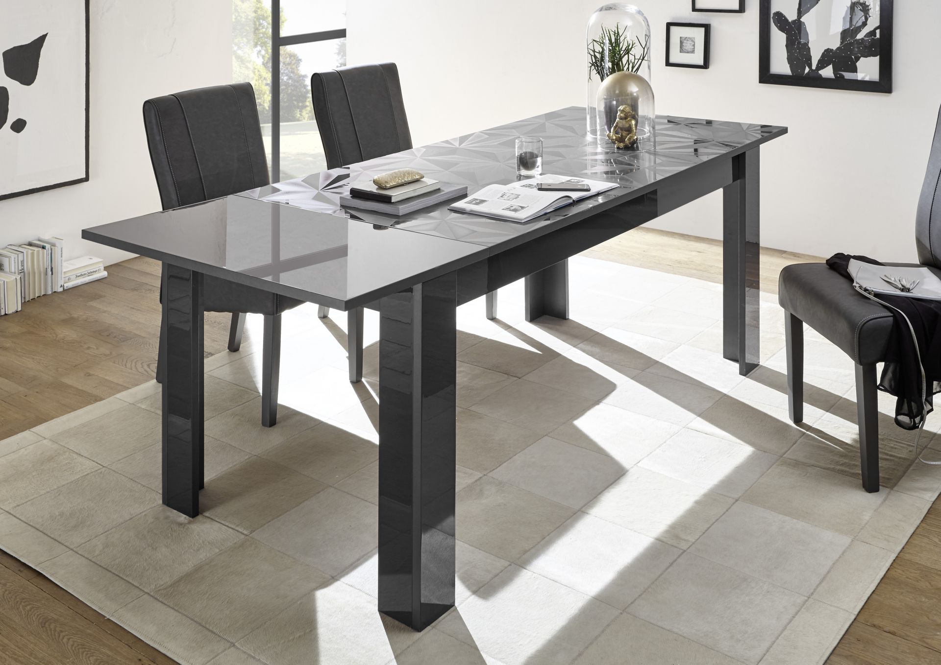 Ausziehbarer Tisch schwarz modern bei Möbel Lux