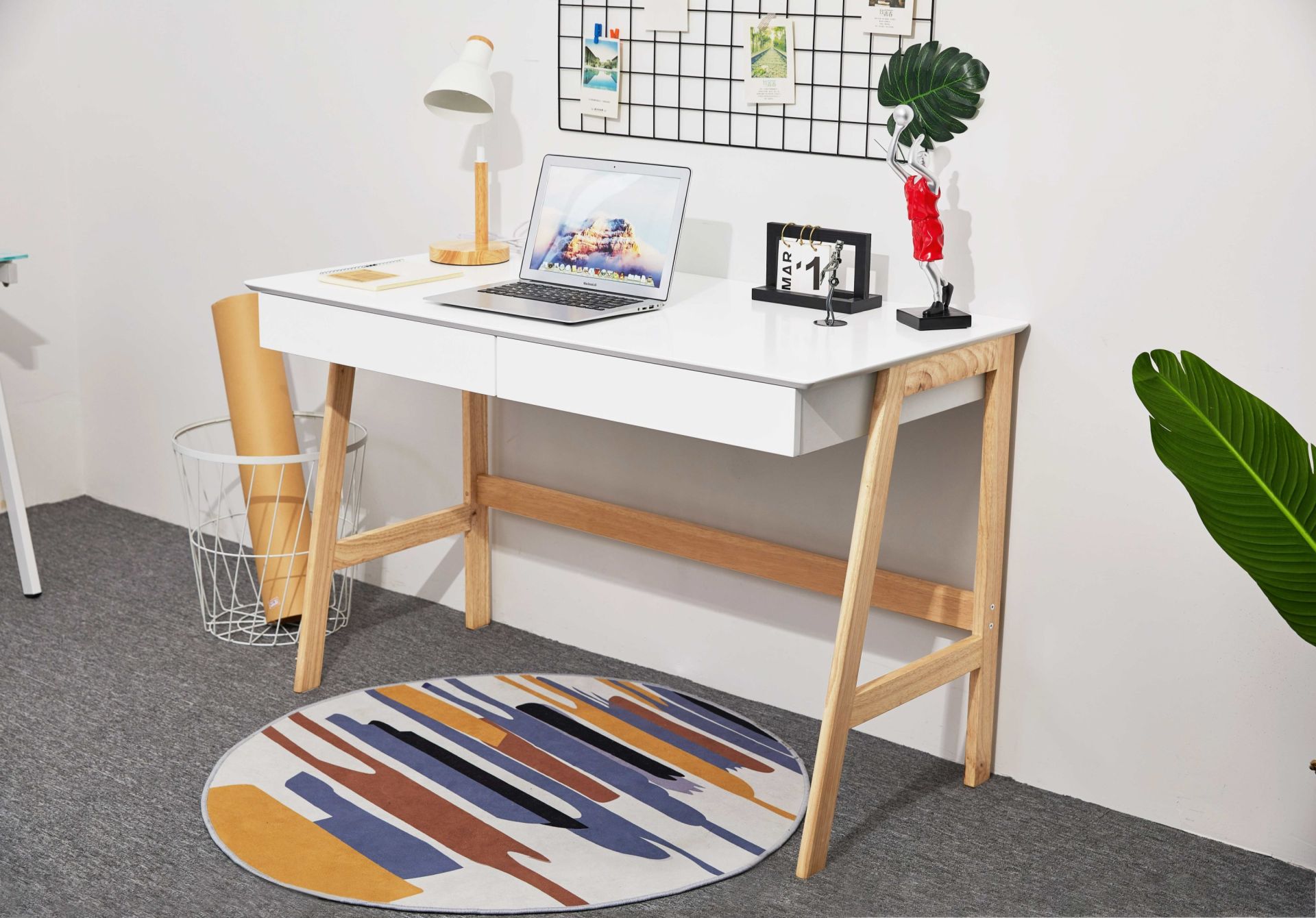 moderner einfacher Schreibtisch fürs Jugendzimmer bei Möbel Lux